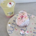 2KOTI - 【2025.04】ざくざくシュークリーム・さくらトッピング(税込800円)、さくらとピスタチオのシェーク(税込1,000円)