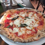 トラットリア エ ピッツェリア アミーチ - 