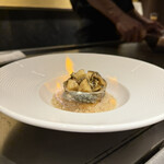 名駅 鉄板焼き 森本Ｘ Premium - 炎の演出❗️バター醤油味の蝦夷鮑❗️