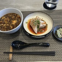 Chinese Restaurant 晴華 - ランチ・よだれ鶏と麻婆丼セット。