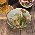 居酒屋 牛すじ屋 - お通しのあさりバター330円