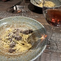 神楽坂アッカ - ゴロゴロお肉のパスタ、チーズたっぷりでワインが進みます