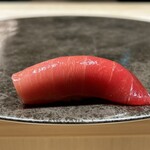 銀座 鮨 魯久 - 握りは、中トロからスタートです。