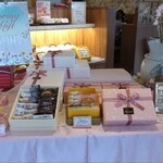 プティ・マリエ 幕張スイーツファクトリー - 店内ディスプレイ