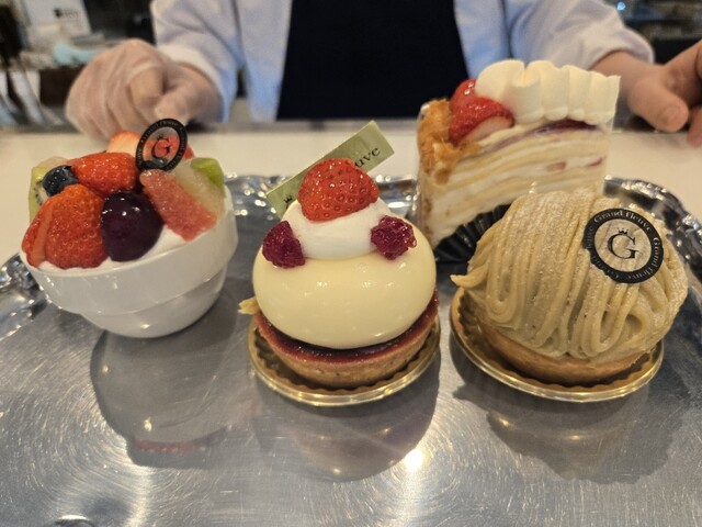 世界の洋菓子　グランパティスリー pâtisserie chocolaterie BL'ANCHIR 高崎店 . 高崎店の店内には