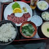 まる信 食堂