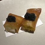 眞善美 - 佐賀ホワイトアスパラガスの春巻き　ゴールドラッシュとうもろこしの春巻き　キャビア　ハーフハーフ