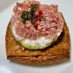 BOULANGERIE PANJA - 生ハムとアボガドのタルタル