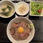 BeefGarden - 黒毛和牛の牛とろ炙り丼 肉1.5倍＆卵黄トッピングのランチセット@2,100円