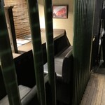 BeefGarden - 店内は仕切りのある半個室スタイルです。