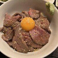 BeefGarden 二子玉川 - 黒毛和牛の牛とろ炙り丼 肉1.5倍＆卵黄トッピング