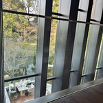 ザ ラウンジ＆バー - 窓から見えるテラス席も良さそう