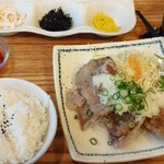 わたしの食卓 - オススメ定食。面白味はなんもない