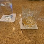 ウォーカーズ バー - 先ずはジョニ黒をロックで(^-^)