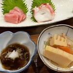 ひもり  - お通し（なめこおろし、筍煮）、刺身（インドマグロ、マダコ）