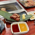 焼肉 5番街 - 炙りレバ