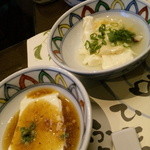 梅の花 - 二色あん掛け(野菜あん・麻婆あん)