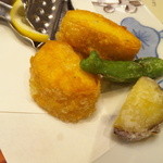 梅の花 - 海老真丈の湯葉包み揚げ