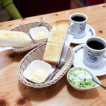 珈琲所コメダ珈琲店 - 料理写真:二人で選べるモーニングをいただきました。