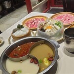 横浜中華街 薬膳火鍋 大草原 - 