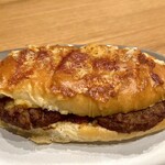 焼きたてパン工房 かえでの木 - ハンバーグパニーニ！