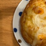 焼きたてパン工房 かえでの木 - 4種のチーズ丸　左