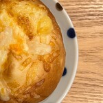 焼きたてパン工房 かえでの木 - 4種のチーズ丸　右
