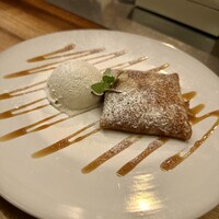 tanpopo 北新地本店 - 苺のクレープ、ゴルゴンゾーラのジェラート