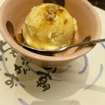 梅の花 - 黒蜜きなこがけアイス