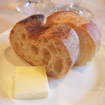 サンク・オ・ピエ - サンク・オ・ピエ フランス特選食材のコース(6500円・外税)の2種のパン