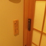 梅の花 - 化粧室は自動ドアです