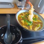 手打ちうどん まる泉 - 妻が注文した「えび天カレーうどん」