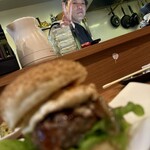惣助 - ハンバーガーと店主
