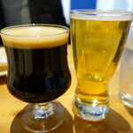 さかづき Brewing - 2杯目に頼んだ「雲烟 スモークポーター 」＆「10 times アメリカン・ペールエール」
