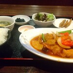 紅梅園 - ランチの酢鶏の定食 880円