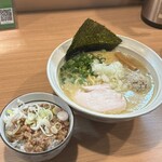 旋 - 濃厚鶏そば　豚挽き肉のミニ賄い飯