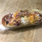 サンメリー - 料理写真:オニオンチーズブレッド(税込216円)