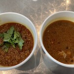 ERICK CURRY 川崎 - 左ラムキーマ、右エリックチキン