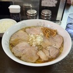 いぬい - 料理写真:チャーシュー麺（大盛り）¥1100、小ライス¥150
