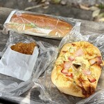 リトルマーメイド - 料理写真:カスクート・ハムチーズ、グリル野菜のフォカッチャ（バジルソース）、サクサク骨なしチキン