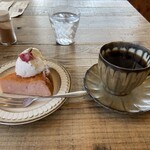 Curry & Bake - 桜のチーズケーキとコーヒー
