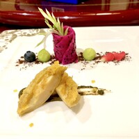 中華街 桂宮 - あわび！奥はドラゴンフルーツかな