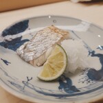 鮨 陸 - 太刀魚の炭火焼き