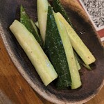 炉端バル さま田 - アンチョビきゅうり。