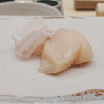 鮨 陸 - 帆立と鰈のお刺身(エンガワも)