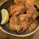 炉端バル さま田 - フライドチキン。揚げたて最高。