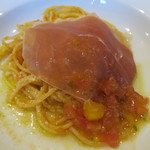 CARO FORESTA軽井沢ジャルディーノ - 柑橘類のトマトパスタ　イタリア産生ハム添え