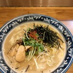 麺や 佐市 - 色の取り合わせが綺麗です