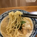 麺や 佐市 - コシのある中太麺の食感がいい
