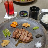 ニュー松坂 新宿店 - サイドの食材も最高です！！